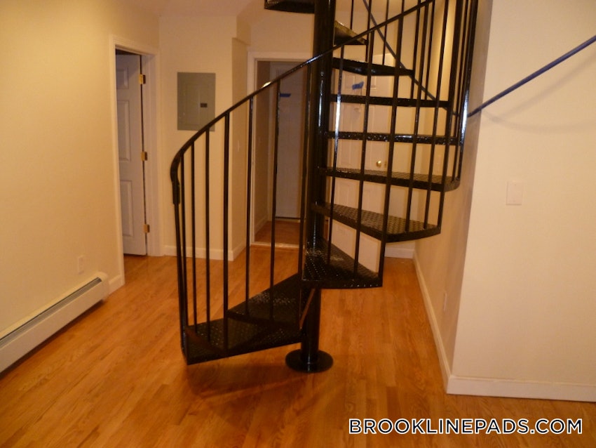 BROOKLINE- BOSTON UNIVERSITY - 4 Beds, 2 Baths - Image 16