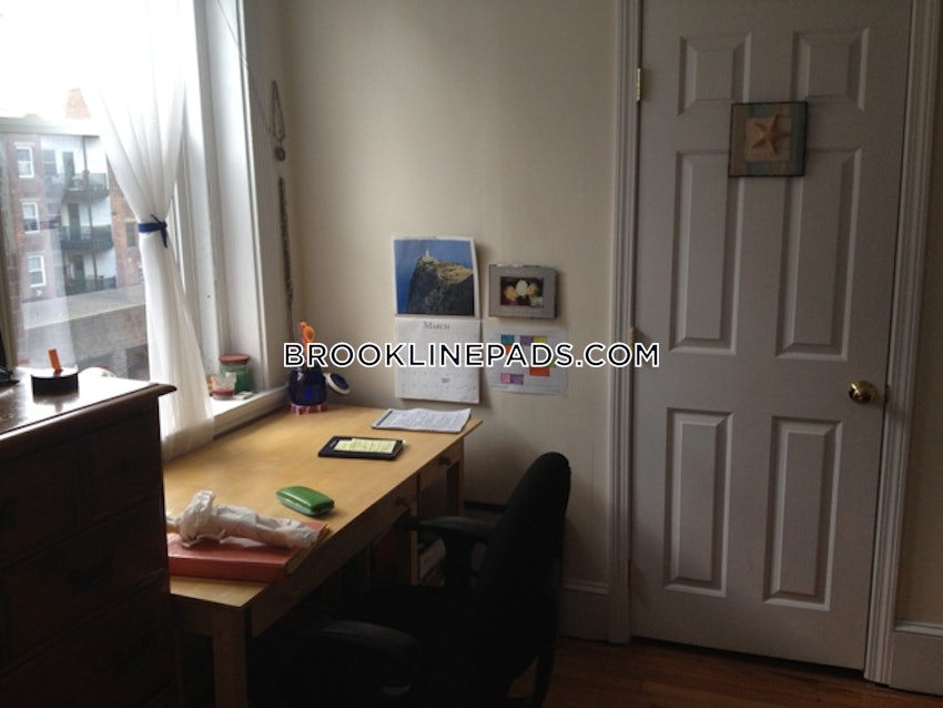 BROOKLINE- BOSTON UNIVERSITY - 3 Beds, 1 Bath - Image 9