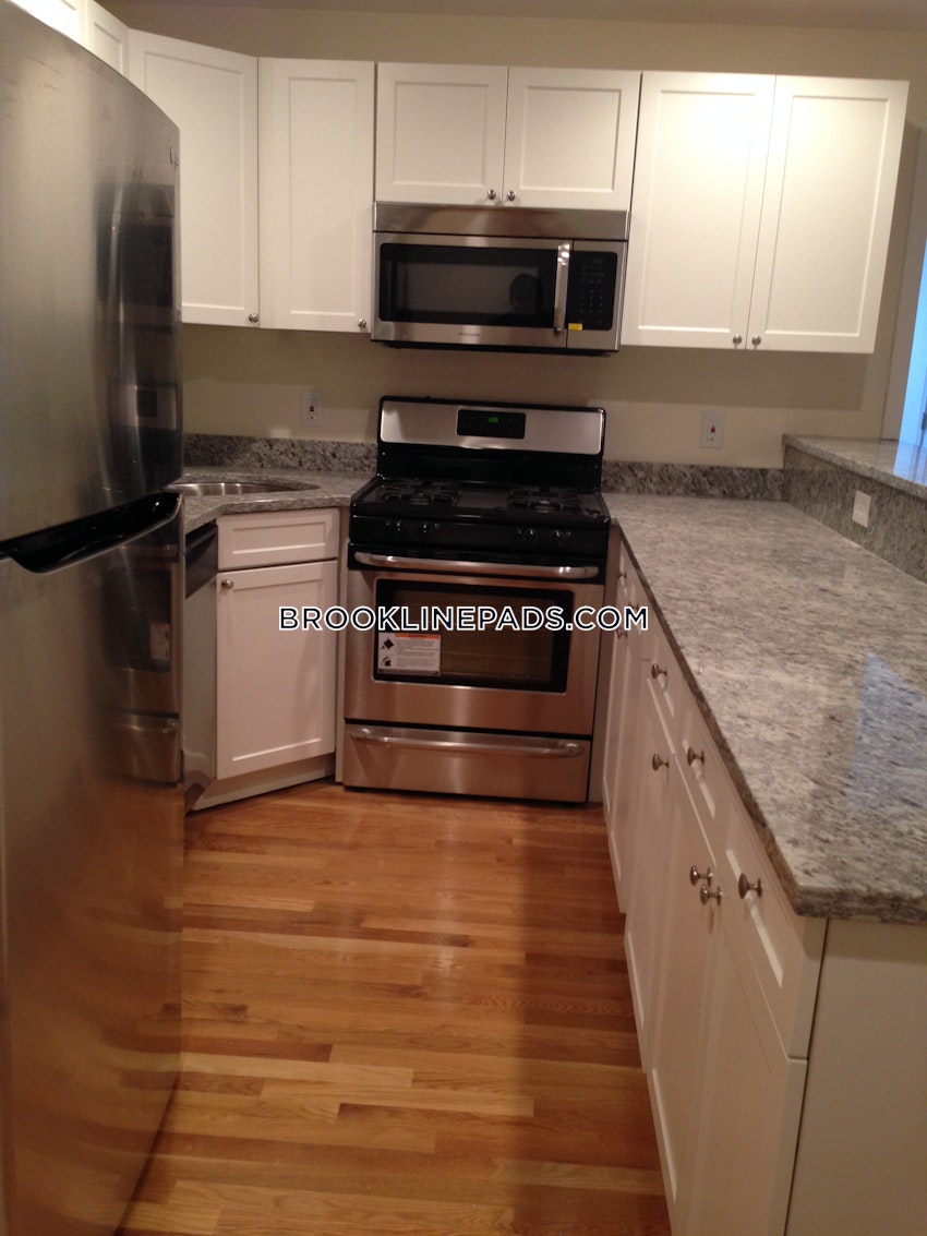 BROOKLINE- BOSTON UNIVERSITY - 3 Beds, 1 Bath - Image 14