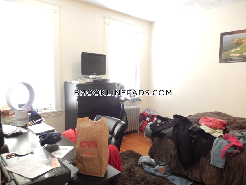 BROOKLINE- BOSTON UNIVERSITY - 3 Beds, 1 Bath - Image 13