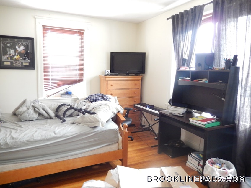 BROOKLINE- BOSTON UNIVERSITY - 3 Beds, 1 Bath - Image 5