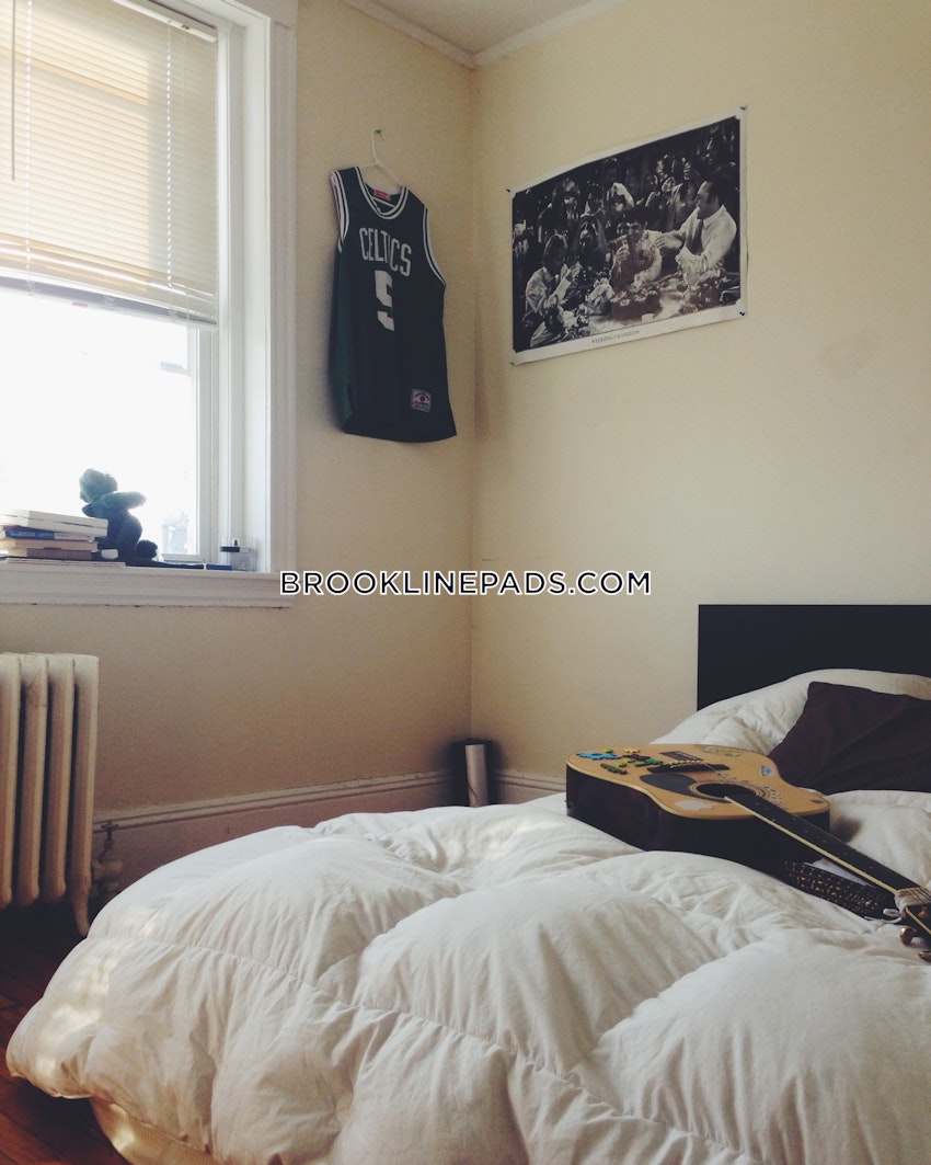 BROOKLINE- BOSTON UNIVERSITY - 3 Beds, 1 Bath - Image 3