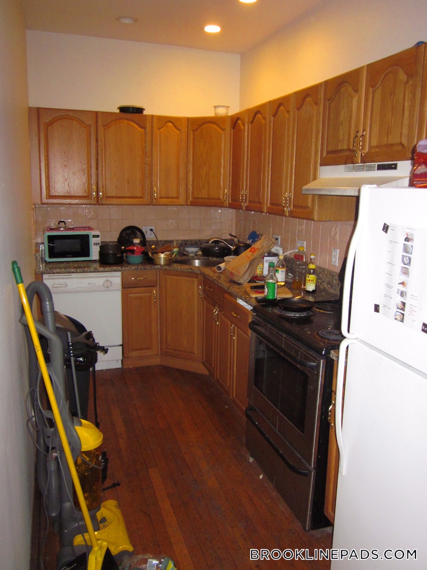 BROOKLINE- BOSTON UNIVERSITY - 3 Beds, 2 Baths - Image 13