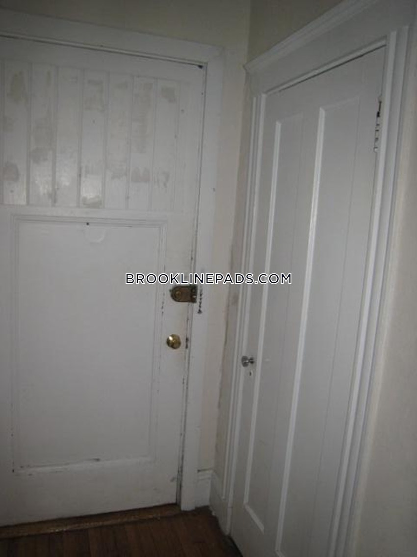 BROOKLINE- BOSTON UNIVERSITY - 3 Beds, 1 Bath - Image 17