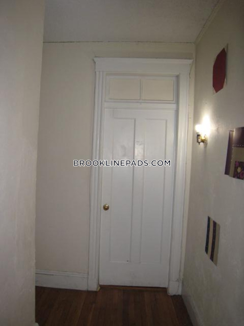 BROOKLINE- BOSTON UNIVERSITY - 3 Beds, 1 Bath - Image 11