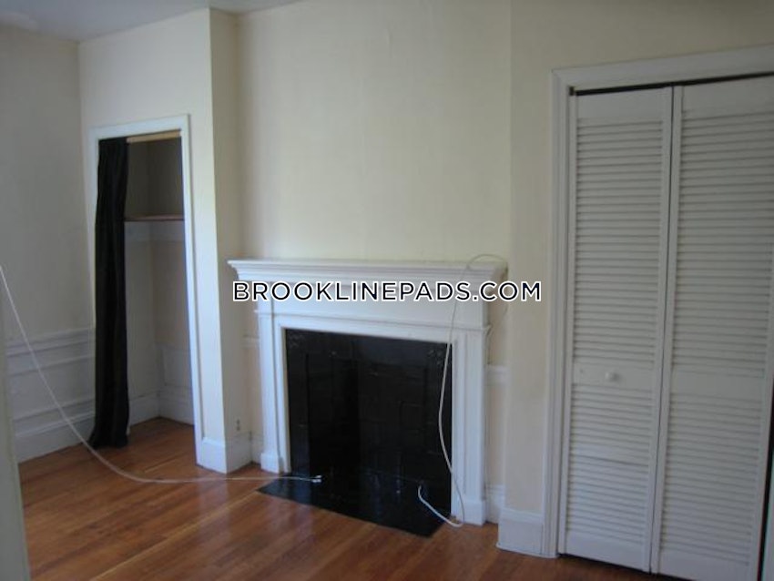 BROOKLINE- BOSTON UNIVERSITY - 4 Beds, 1 Bath - Image 16