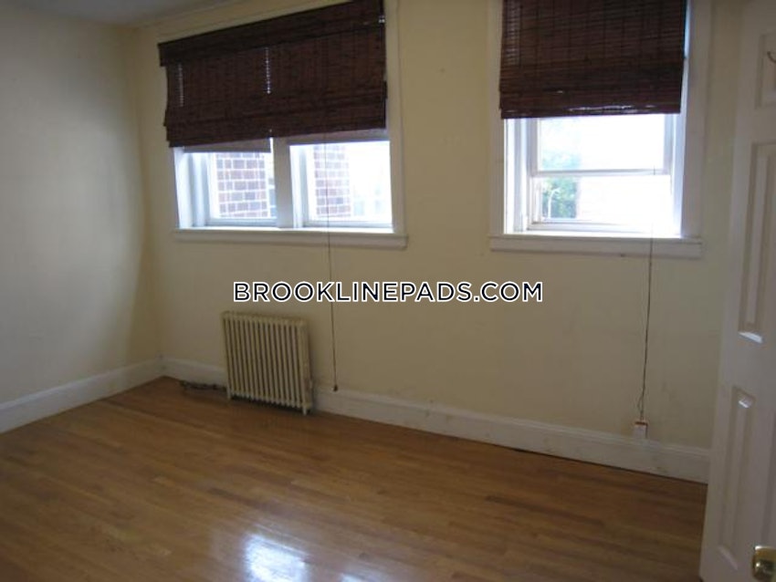 BROOKLINE- BOSTON UNIVERSITY - 4 Beds, 1 Bath - Image 33