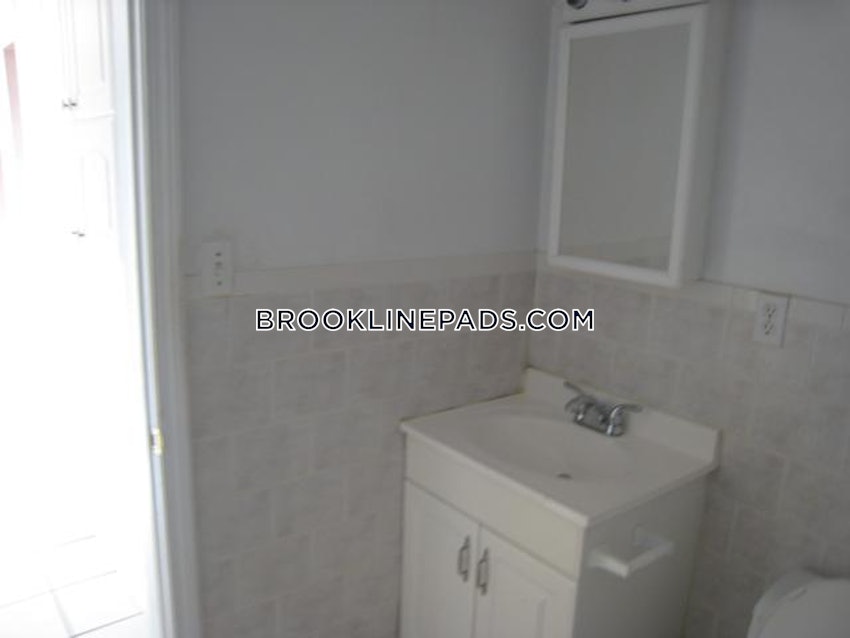 BROOKLINE- BOSTON UNIVERSITY - 4 Beds, 1 Bath - Image 26