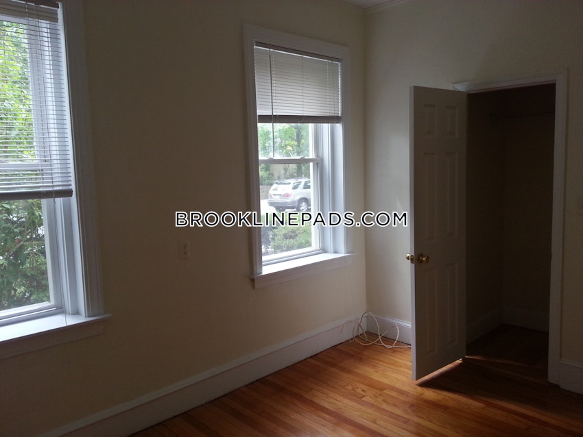 BROOKLINE- BOSTON UNIVERSITY - 3 Beds, 1 Bath - Image 5