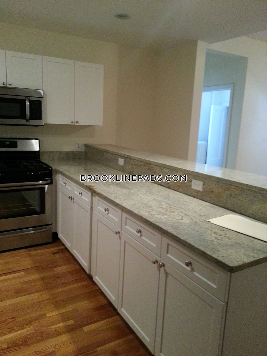 BROOKLINE- BOSTON UNIVERSITY - 3 Beds, 1 Bath - Image 4