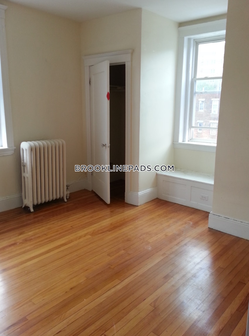 BROOKLINE- BOSTON UNIVERSITY - 3 Beds, 1 Bath - Image 11