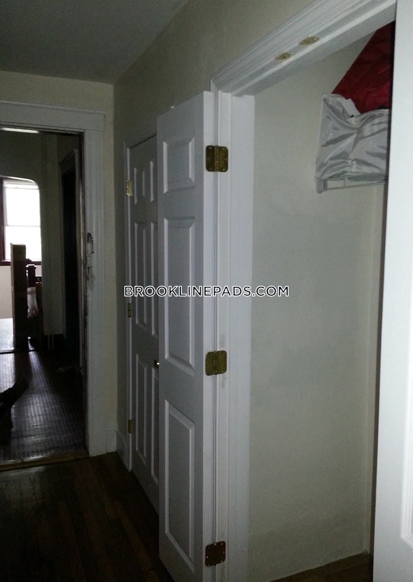 BROOKLINE- BOSTON UNIVERSITY - 3 Beds, 1 Bath - Image 12