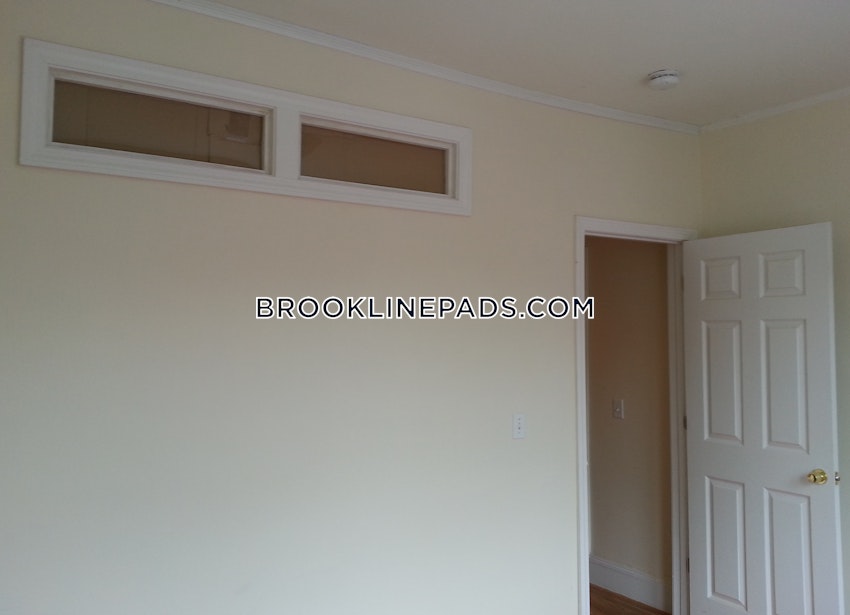 BROOKLINE- BOSTON UNIVERSITY - 3 Beds, 1 Bath - Image 8