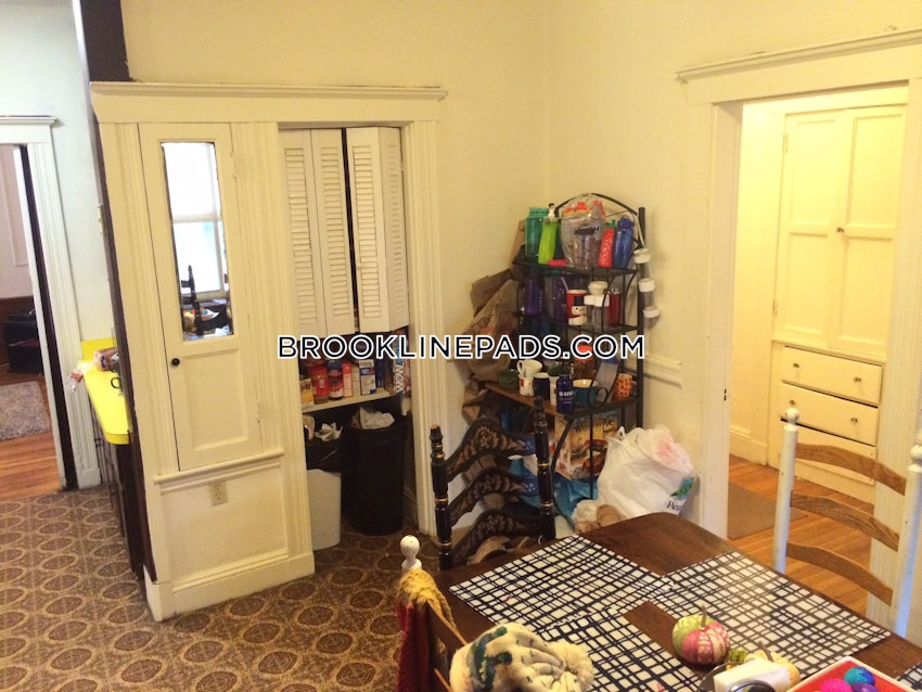 BROOKLINE- BOSTON UNIVERSITY - 4 Beds, 2 Baths - Image 38