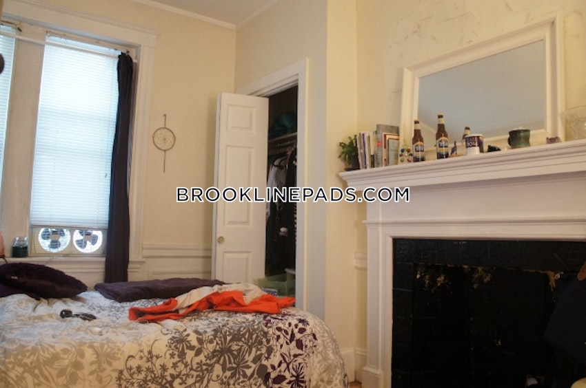 BROOKLINE- BOSTON UNIVERSITY - 4 Beds, 1 Bath - Image 7