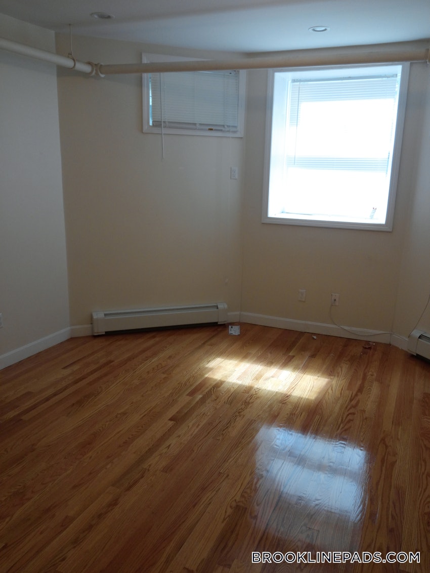 BROOKLINE- BOSTON UNIVERSITY - 3 Beds, 2 Baths - Image 11