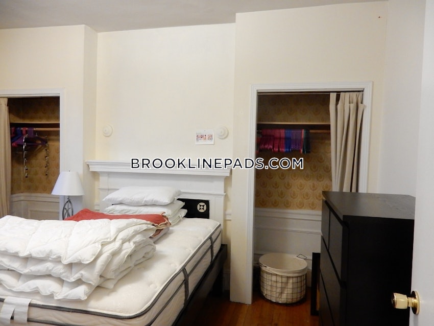 BROOKLINE- BOSTON UNIVERSITY - 4 Beds, 1 Bath - Image 8