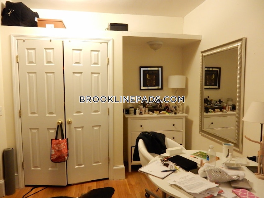 BROOKLINE- BOSTON UNIVERSITY - 4 Beds, 1 Bath - Image 7