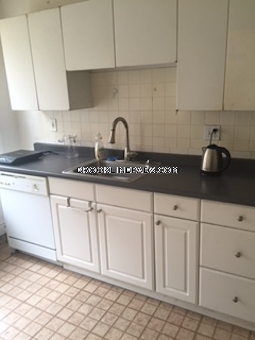 BROOKLINE- BOSTON UNIVERSITY - 3 Beds, 1 Bath - Image 2