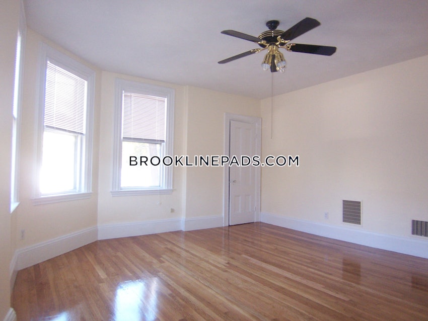 BROOKLINE - CHESTNUT HILL - 2 Beds, 1 Bath - Image 32