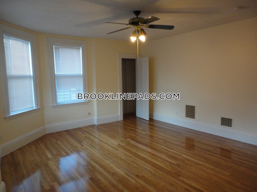 BROOKLINE - CHESTNUT HILL - 2 Beds, 1 Bath - Image 19