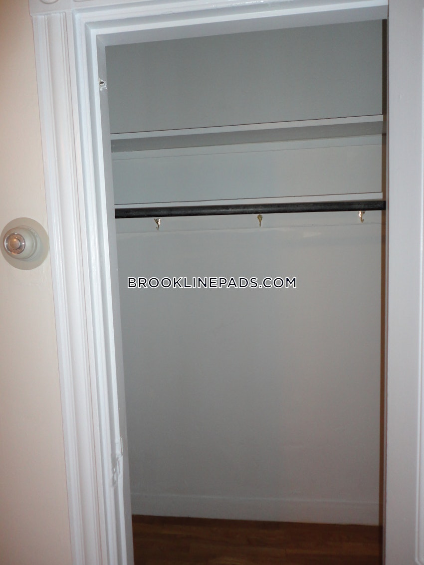 BROOKLINE - CHESTNUT HILL - 2 Beds, 1 Bath - Image 13