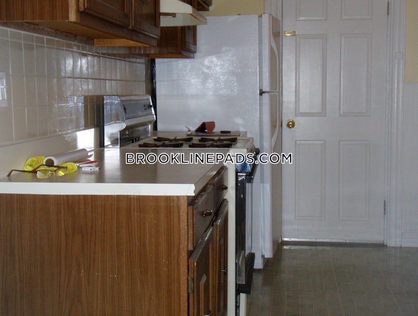 BROOKLINE - CHESTNUT HILL - 2 Beds, 1 Bath - Image 4