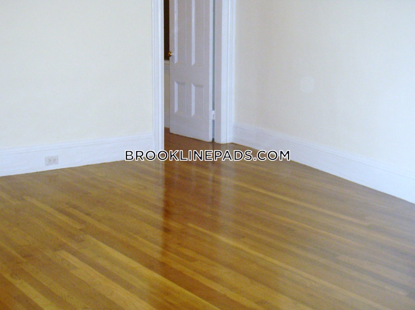 BROOKLINE - CHESTNUT HILL - 2 Beds, 1 Bath - Image 1