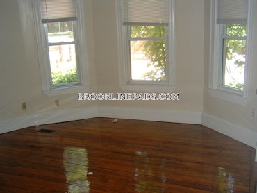 Brookline - 4 Beds, 1 Baths