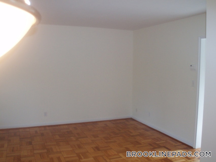 BROOKLINE - CHESTNUT HILL - 2 Beds, 1 Bath - Image 7