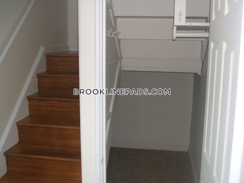 BROOKLINE - CHESTNUT HILL - 1 Bed, 1 Bath - Image 4