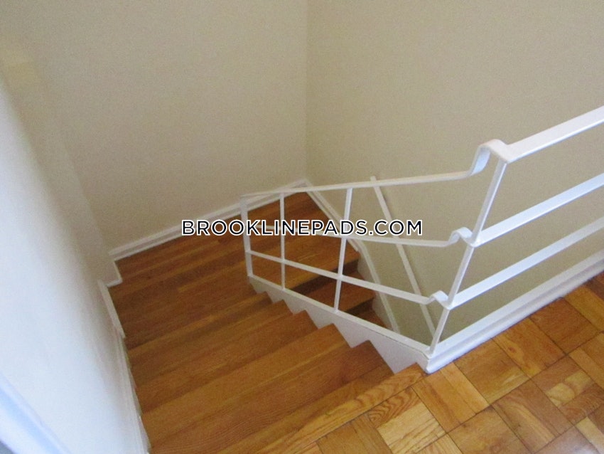 BROOKLINE - CHESTNUT HILL - 2 Beds, 1 Bath - Image 3