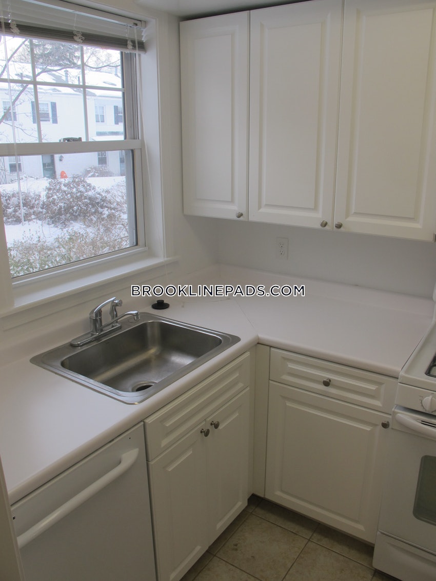Brookline - Chestnut Hill - 2 Beds, 1 Bath - Image 16