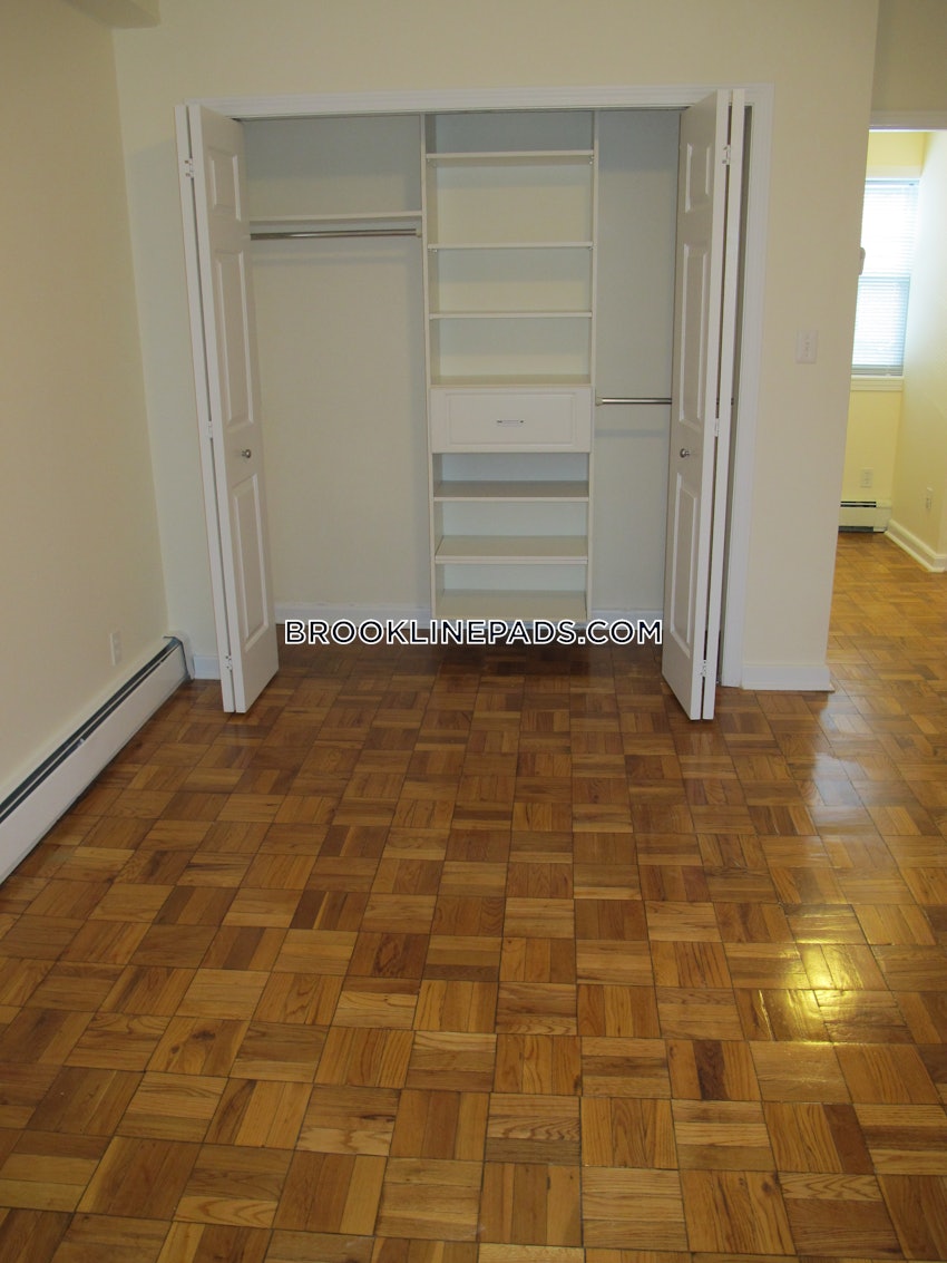 Brookline - Chestnut Hill - 2 Beds, 1 Bath - Image 14