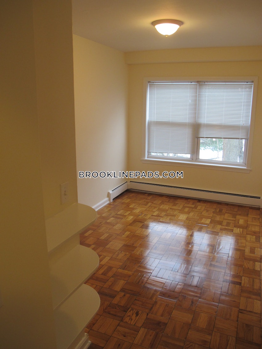 Brookline - Chestnut Hill - 2 Beds, 1 Bath - Image 13