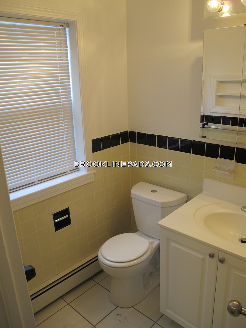 Brookline - Chestnut Hill - 2 Beds, 1 Bath - Image 11