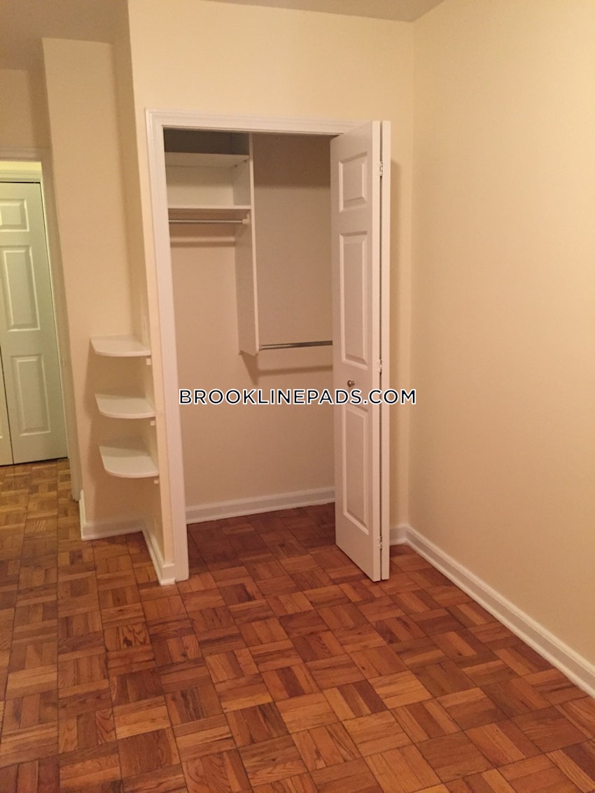 Brookline - Chestnut Hill - 2 Beds, 1 Bath - Image 2