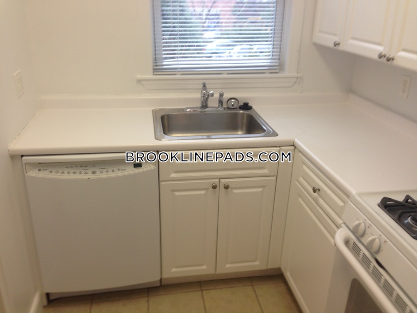 BROOKLINE - CHESTNUT HILL - 2 Beds, 1 Bath - Image 15