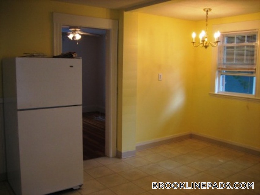 BROOKLINE - CHESTNUT HILL - 3 Beds, 1 Bath - Image 2