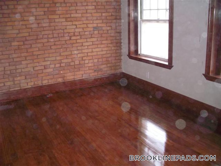 BROOKLINE - CLEVELAND CIRCLE - 4 Beds, 2 Baths - Image 44