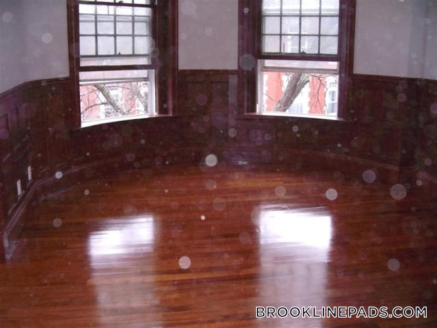 BROOKLINE - CLEVELAND CIRCLE - 4 Beds, 2 Baths - Image 43