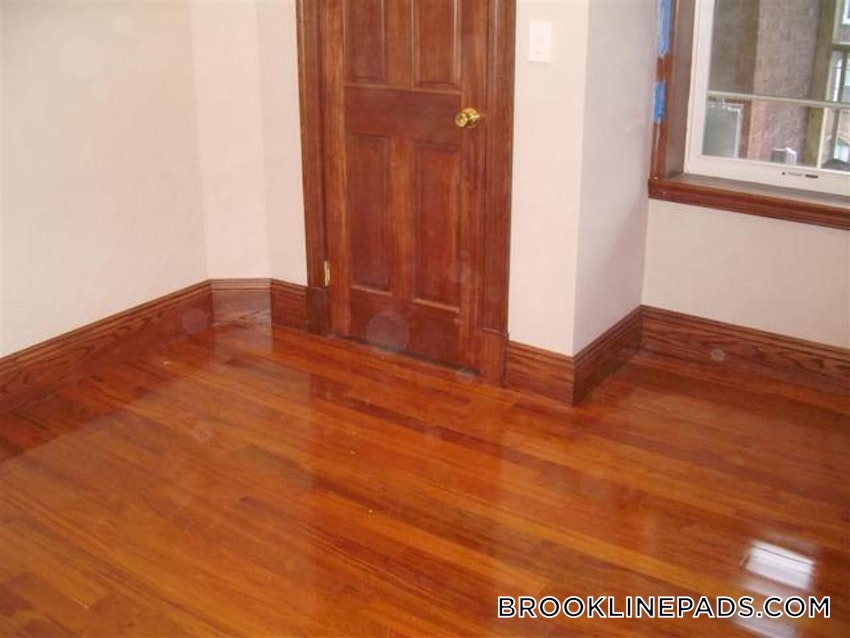 BROOKLINE - CLEVELAND CIRCLE - 4 Beds, 2 Baths - Image 33