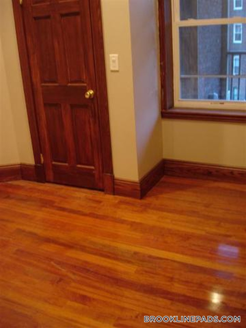 BROOKLINE - CLEVELAND CIRCLE - 4 Beds, 2 Baths - Image 46