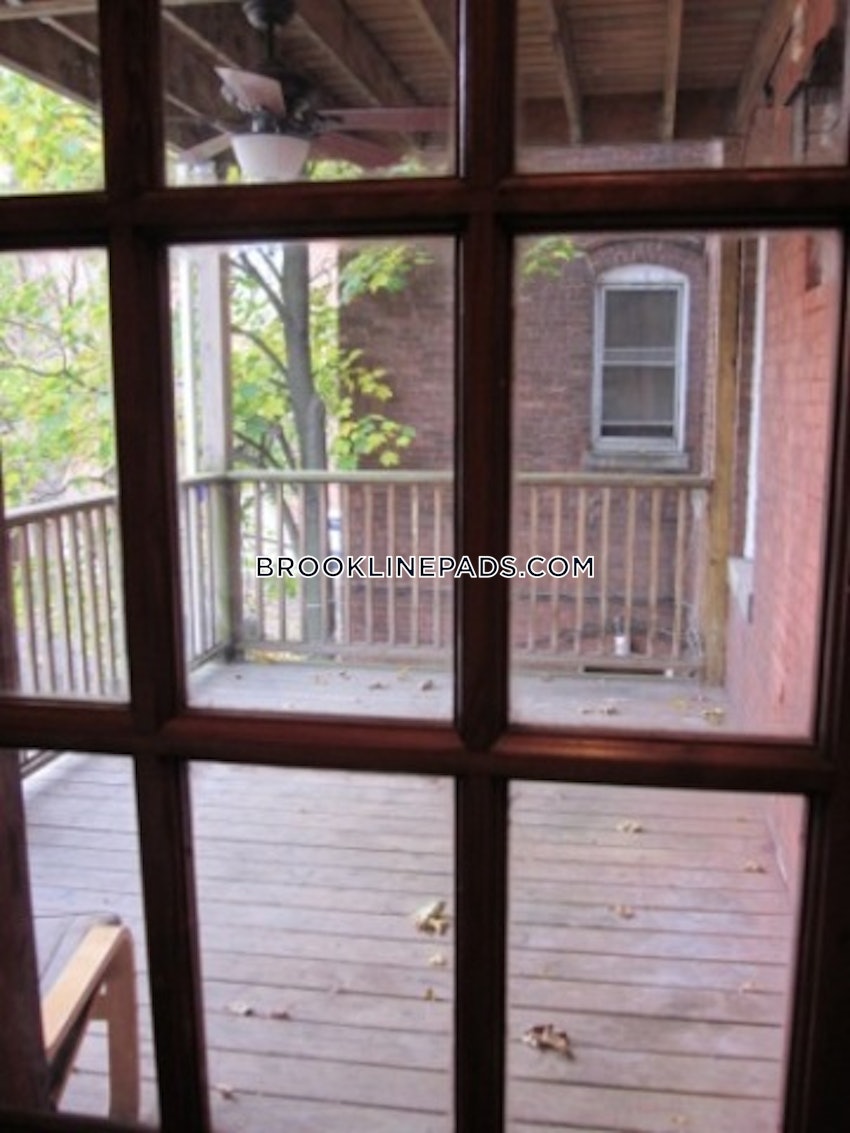 BROOKLINE - CLEVELAND CIRCLE - 4 Beds, 2 Baths - Image 18