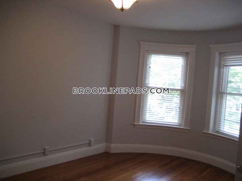 BROOKLINE - CLEVELAND CIRCLE - 3 Beds, 2 Baths - Image 1