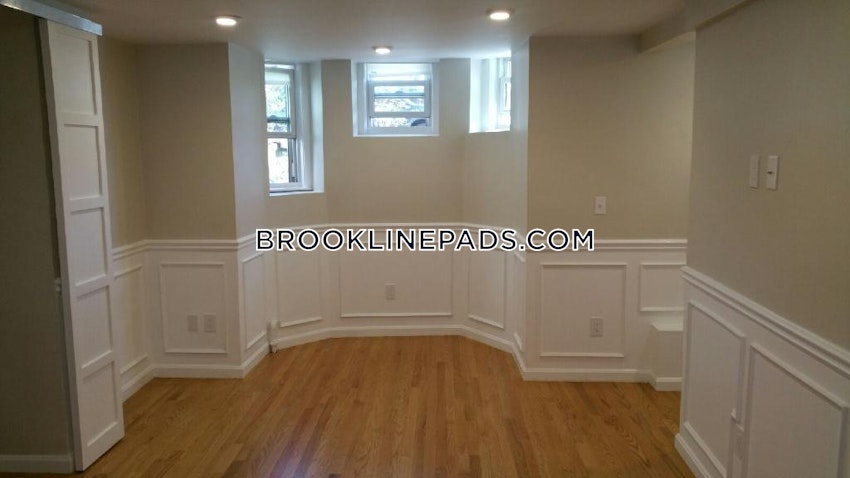 BROOKLINE - CLEVELAND CIRCLE - 1 Bed, 1 Bath - Image 4