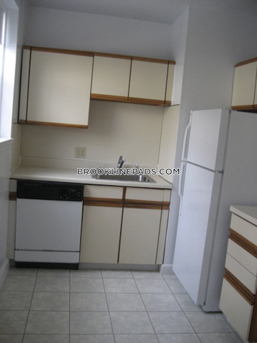 BROOKLINE- COOLIDGE CORNER - 1 Bed, 1 Bath - Image 16