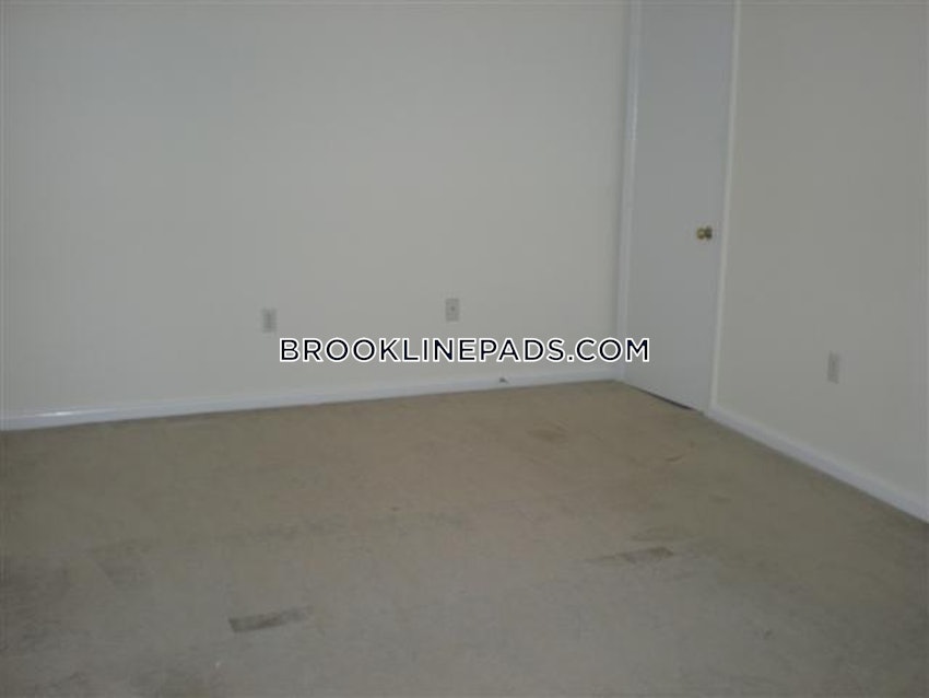 BROOKLINE- COOLIDGE CORNER - 1 Bed, 1 Bath - Image 4