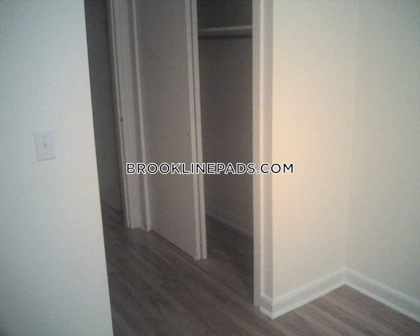 BROOKLINE- COOLIDGE CORNER - 1 Bed, 1 Bath - Image 15