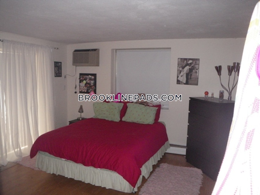 BROOKLINE- COOLIDGE CORNER - 2 Beds, 1 Bath - Image 10